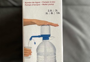 Dispensador manual / Bomba de água com pouco uso