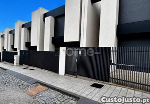 Moradia T3 Com Jardim Em Gondomar