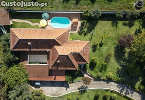 Quinta Com Casa Estilo Colonial Em Vila Nova De...