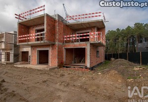 Casa T4 em Maceira de 194,00 m²
