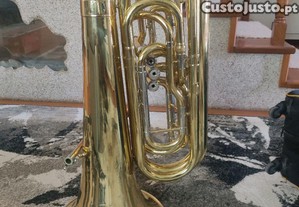 Tuba em D usada