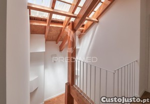 Prdio t 12 no centro histrico de coimbra