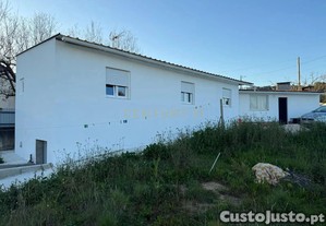 Moderna Moradia T1 em Pombal com Jardim e Terraço