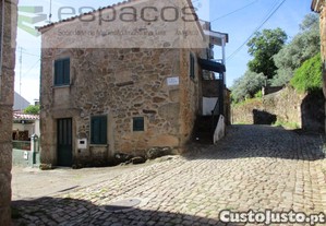 Moradia Em Pedra, Perto De Monsanto