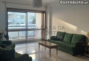 Apartamento T3 com garagem prximo s Antas a 5 minutos do Metro Combatentes.