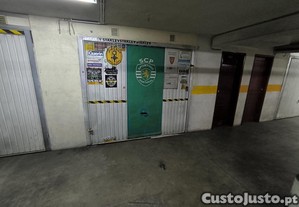 Garagem n2 na Avenida do Parque 42A