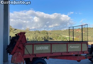 reboque espalhador matria orgnica ( estrume) para trator