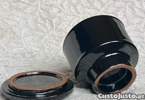 Pote preto vidrado vintage com tampa