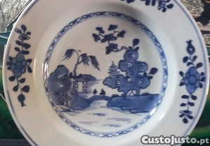 Bonito E Antigo prato porcelana chinesa. sec.xviii,