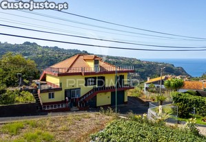 Moradia t2 com sótão, e terreno de 4.650 m² santana