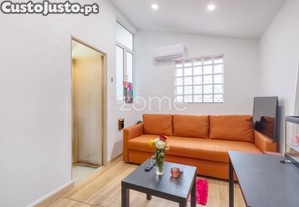 Moradia Renovada Com 2 Estúdios Independentes -...