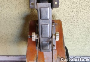 Apoio para motor auxiliar