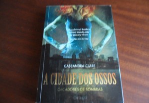 "A Cidade dos Ossos" - Caçadores de Sombras 1 de Cassandra Clare - 1ª Edição de 2009