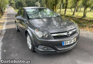 Opel Astra GTC - 09