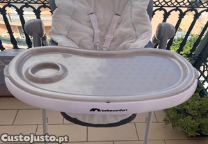 Cadeira de papas 3 em 1 bebe confort em muito bom estado . Somente utilizada 2 vezes ! Est nova .