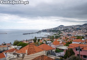 T3 para no funchal   a poucos minutos do centro com vista incrível!