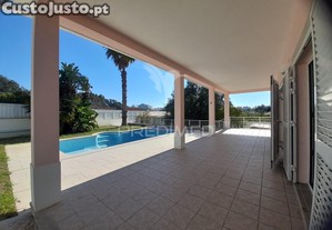 Moradia isolada com piscina,sesimbra.