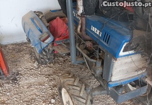 Trator iseki avariado e frese