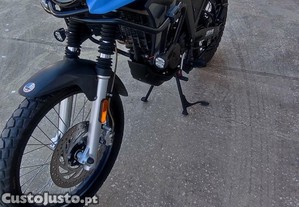 Moto trail UM DSR ADVENTURE