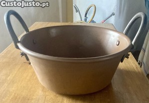 tacho de formato arredondado em cobre autêntico