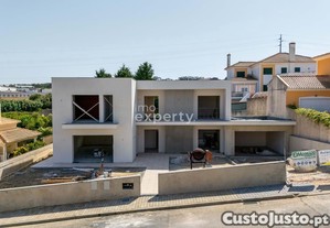 Moradia t4 na pvoa de cima em mafra, lisboa