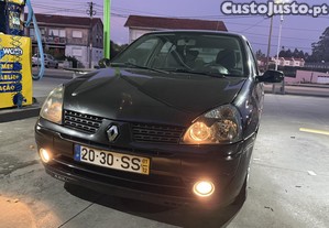 Renault Clio 1.5 - 01