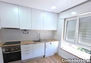 Apartamento com 2 quartos a 3 minutos da estação dos comboios e autocarros em MONTE ABRAÃO
