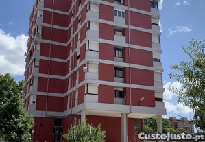 Quarto individual em Chelas no Bairro das Amendoeiras.
