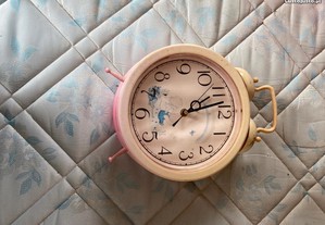 relógio rosa criança quarto