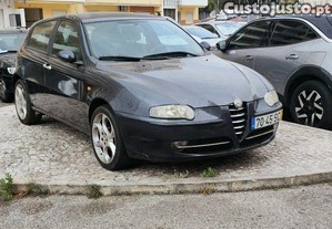 Alfa Romeo 147 1.9 jtd - 01