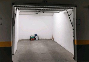 Garagem box bem situada em Caldas da Rainha