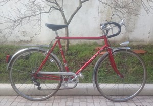 Bicicleta Peugeot vintage vermelha r 24 600a