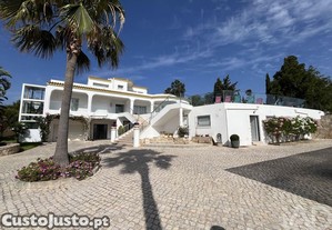 Moradia bi-familiar T4 em Santa Bárbara de Nexe