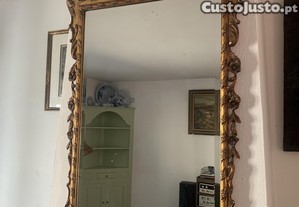 Espelho antigo com moldura em talha dourada