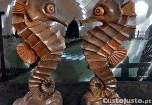 Disponvel, Bonito e Antigo par de esculturas de Casal de Cavalos Marinhos,