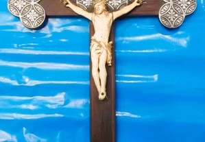 Crucifixo raro Cristo em Marfim, Cruz em madeira