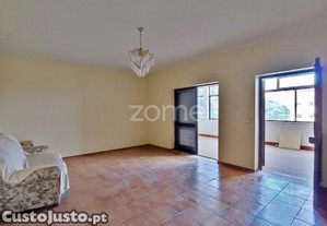 Prdio T6+5 A 10 Min De Alcobaa E De Porto De Ms