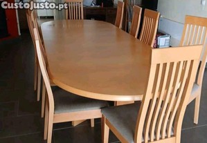 Mesa com 10 cadeiras
