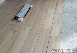 Pedreiro ladrilhador. Pavimento e Revestimento faca seu oramento