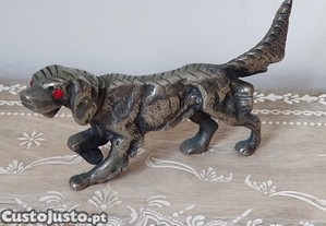 Antiga e linda Escultura em metal macio 