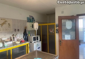 Garagem com espao para 3 carros.