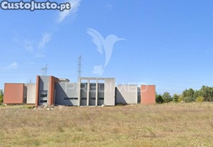 Terreno com edifício em porto alto benavente