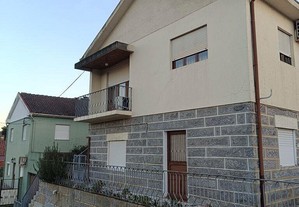 Casa T5 em Porto de 141,00 m²