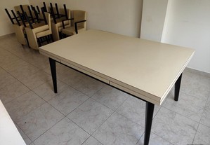 Mesa de Sala de Jantar extensível com 10 cadeiras