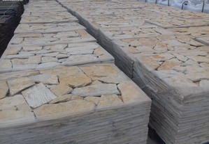 Pedra Rustica Amarela Serrada Para Forrar Casas Muros Interiores De Tertulias Ou Pavimentos