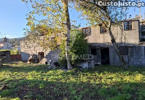 Moradia em pedra p/ restauro em valdreu, vila verde