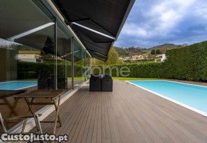 Villa Térrea T4 De Luxo Com Piscina E Jardim Em...
