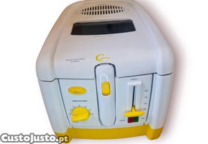Fritadeira Eltrica Compacta c/ Janela, Timer e Termstato (at 190 C)   Nunca Utilizada