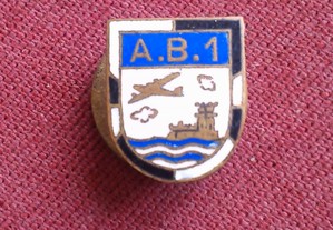 Antigo Emblema de Lapela Esmaltado A.B.1 (Base Aérea 1?)