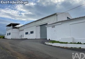 Hangar em Praia da Vitória (Santa Cruz) de 2202,00 m²